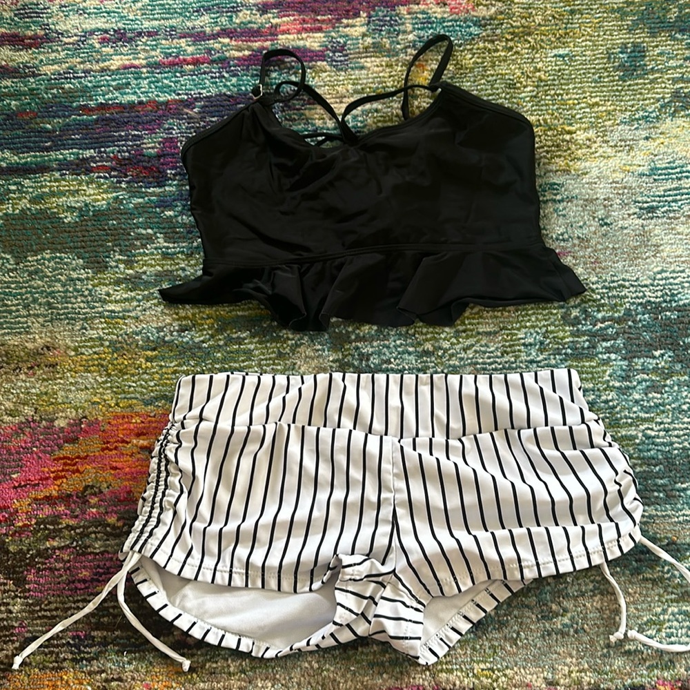 Woman’s large 2 piece bathing suit